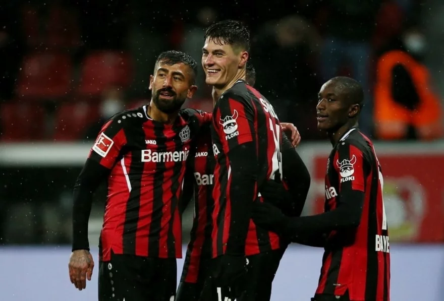 Patrik Schick se raduje se spoluhráči