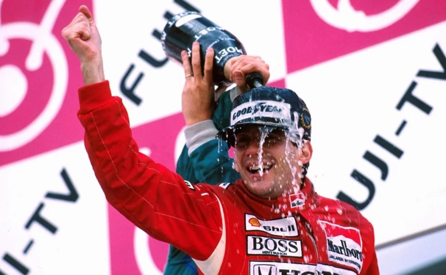 V roce 1988 oslavil Senna první titul mistra světa