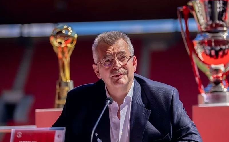 Šéf Slavie Tvrdík bojuje s vážnou nemocí a musel podstoupit okamžitou operaci