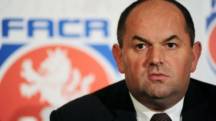 Pelta si půjde sednout. Dostal šest let vězení natvrdo.