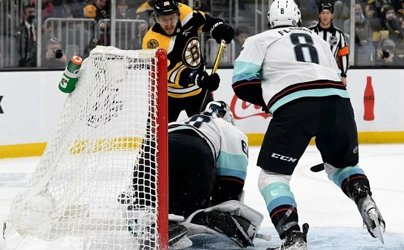 Pastrňák potopil třemi body Krakena a vyrovnal bostonskou legendu