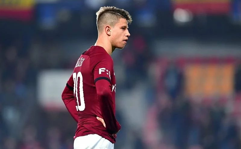 Na kolik si Sparta cení Adama Hložka ?