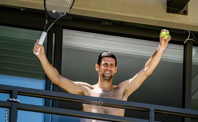 Djokovič může přijít i o účast na Roland Garros