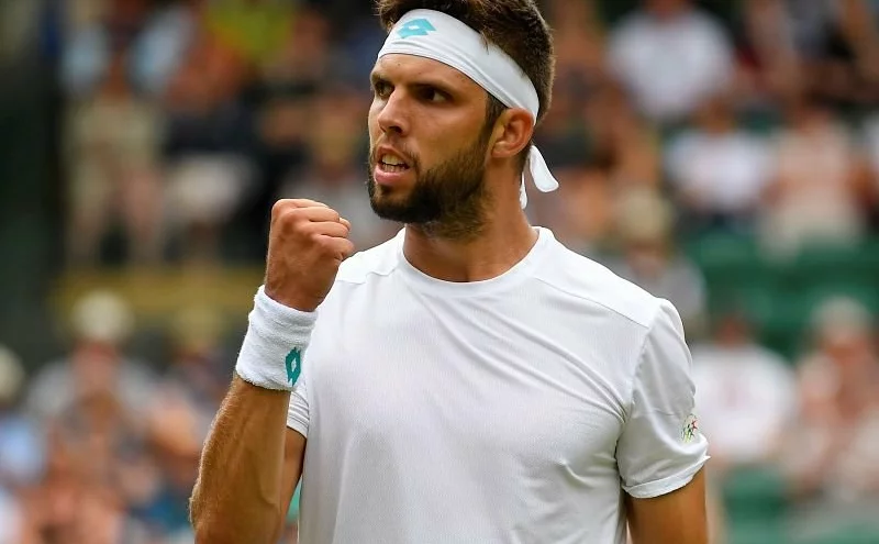 Senzace v Dubaji! Veselý porazil Djokoviče a pomohl Medveděvovi k prvnímu místu