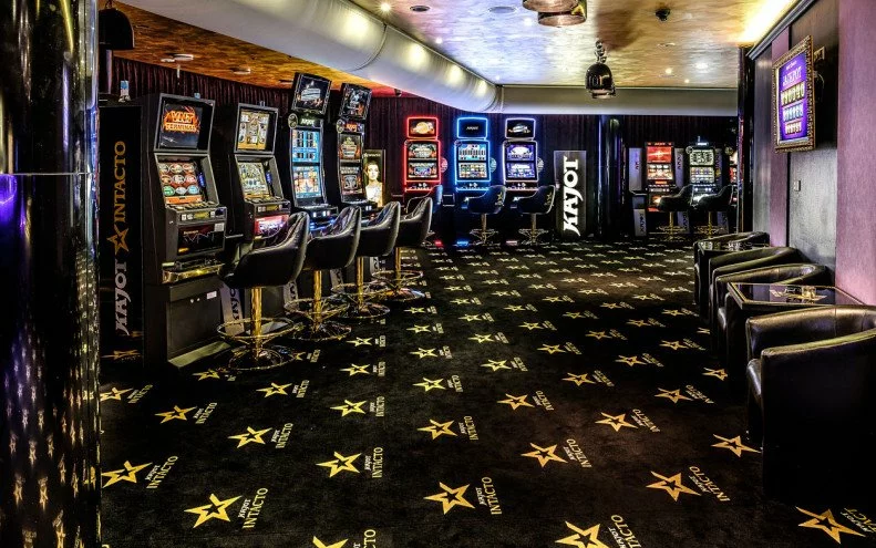 Praha se opět chystá regulovat hazard