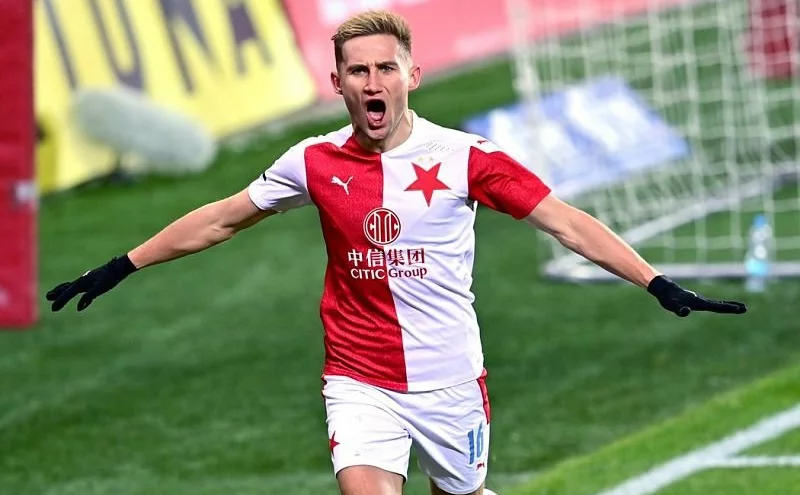 Kanonýr Kuchta na odchodu ze Slavie. Míří na východ.