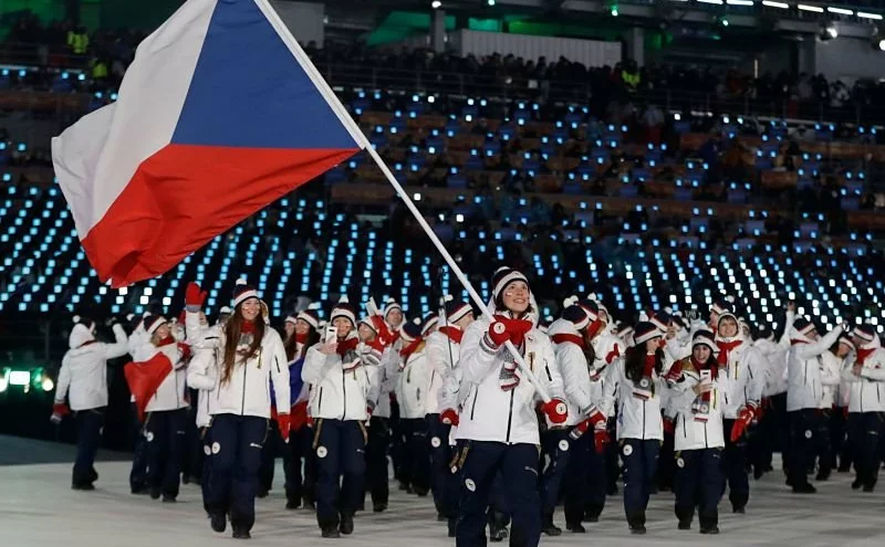 Při zahájení olympiády ponesou českou vlajku hokejistka Mills s krasobruslařem Březinou